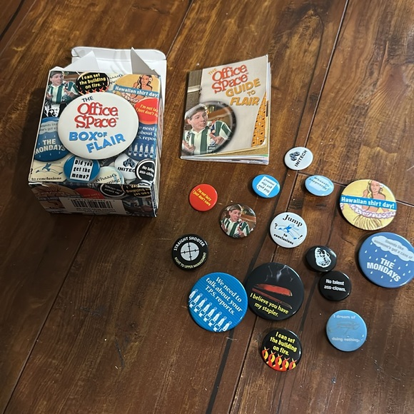 Office Space Box of Flair - Hilarious Buttons! Humorous pins‎ Funny work gift - Picture 1 of 4